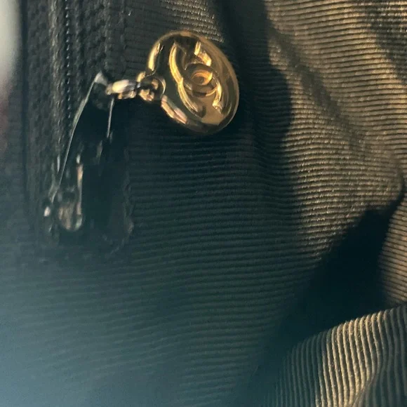 Chanel lamb skin purse - Picture 9 of 16